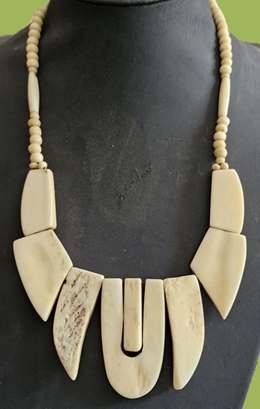 collier ancien os buffle