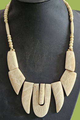 collier ancien os buffle